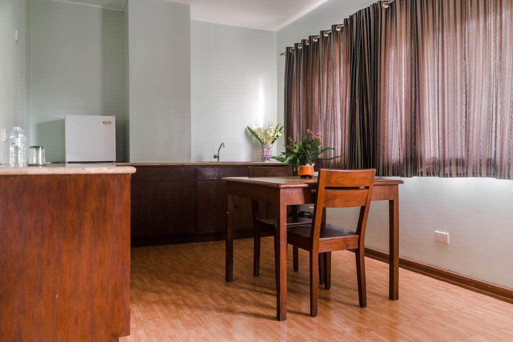 Oftana Suites Mandaue Exterior foto